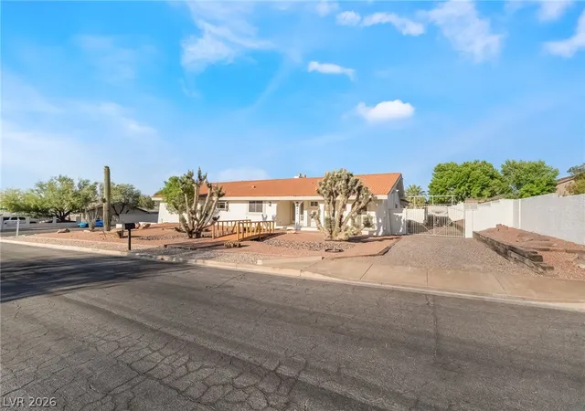 Photo 2 of Single family home for sale at 429 Crestway Rd, Henderson, NV 89015 | MLS# 2811968 | Listing updated on 2026-10-06