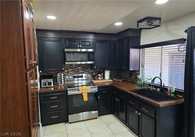 Photo 3 of Townhouse for sale at 5837 Bromley Ave, Las Vegas, NV 89107 | MLS# 2812081 | Listing updated on 2026-08-31