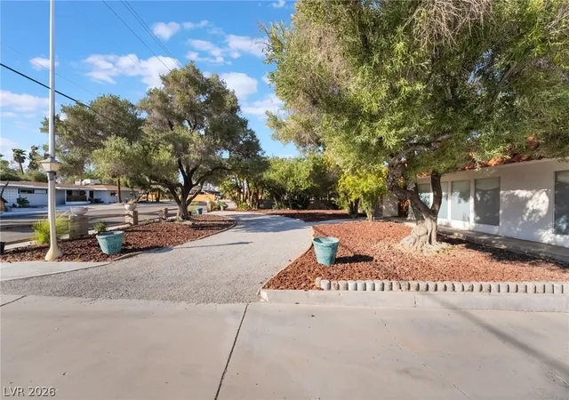 Photo 4 of Single family home for sale at 909 Cashman Dr, Las Vegas, NV 89107 | MLS# 2812121 | Listing updated on 2026-09-04