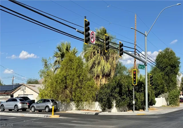 Photo 3 of Single family home for sale at 4624 E Desert Inn Rd, Las Vegas, NV 89121 | MLS# 2812069 | Listing updated on 2026-09-22