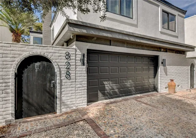 Photo 3 of Single family home for sale at 828 Vegas Valley Dr, Las Vegas, NV 89109 | MLS# 2812269 | Listing updated on 2026-09-11