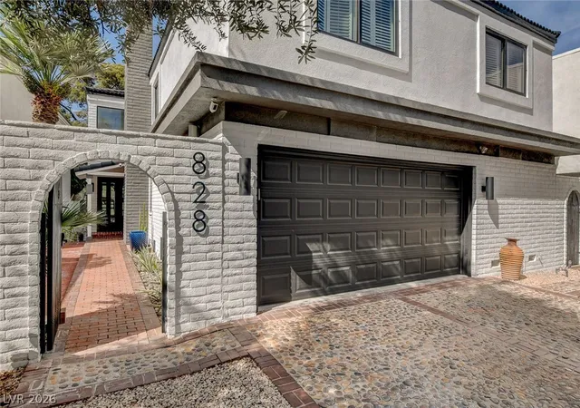 Photo 4 of Single family home for sale at 828 Vegas Valley Dr, Las Vegas, NV 89109 | MLS# 2812269 | Listing updated on 2026-09-11