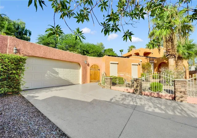 Photo 3 of Sale Pending at 2631 S Buffalo Dr, Las Vegas, NV 89117 | MLS# 2811896 | Listing updated on 2026-09-02
