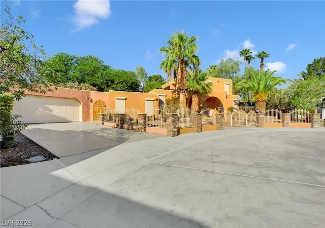 Photo 4 of Sale Pending at 2631 S Buffalo Dr, Las Vegas, NV 89117 | MLS# 2811896 | Listing updated on 2026-09-02
