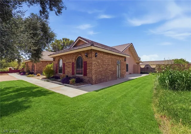 Photo 4 of Sale Pending at 8385 W La Madre Wy, Las Vegas, NV 89149 | MLS# 2811703 | Listing updated on 2026-09-15