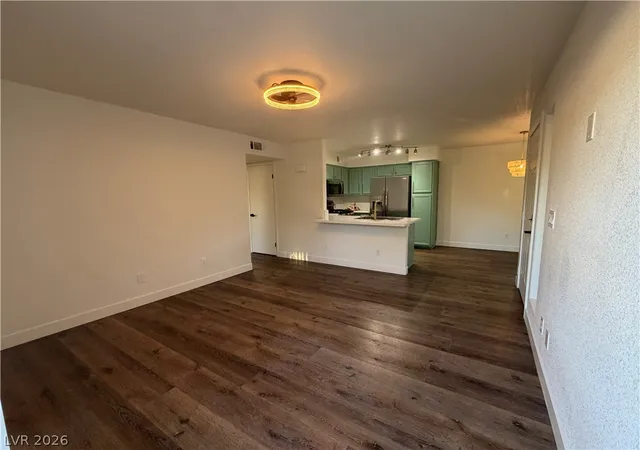 Listing Photo 5 - Condo for sale in building located at 3136 Tarpon Dr, Las Vegas, NV 89120 - Unit #201