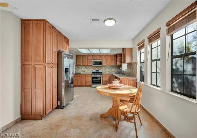 Photo 4 of Sale Pending at 3923 Landsdown Pl, Las Vegas, NV 89121 | MLS# 2813080 | Listing updated on 2026-09-08