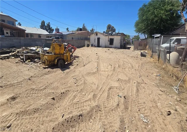 Photo 4 of Sale Pending at 2320 N Crawford St, North Las Vegas, NV 89030 | MLS# 2812276 | Listing updated on 2026-10-03