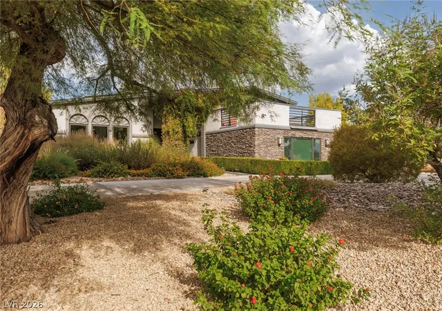 Photo 2 of Sale Pending at 5285 N Chieftain St, Las Vegas, NV 89149 | MLS# 2810225 | Listing updated on 2026-10-28