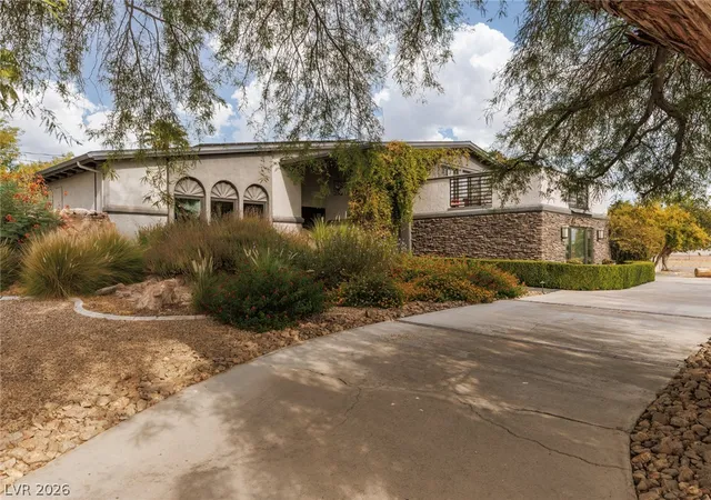 Photo 4 of Sale Pending at 5285 N Chieftain St, Las Vegas, NV 89149 | MLS# 2810225 | Listing updated on 2026-10-28
