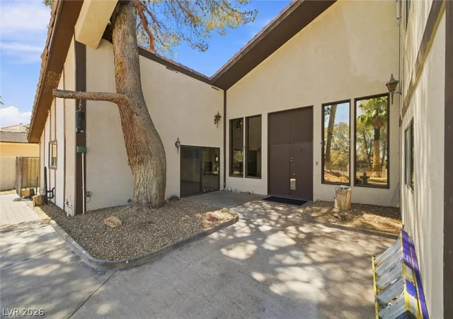 Photo 3 of Single family home for sale at 3075 Rosanna St, Las Vegas, NV 89117 | MLS# 2813321 | Listing updated on 2026-08-30