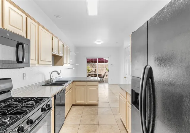 Photo 4 of Townhouse for sale at 1633 Cave Spring Dr, Henderson, NV 89014 | MLS# 2811965 | Listing updated on 2026-09-08