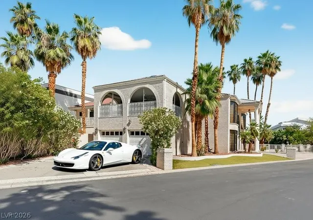 Single family home for sale at 2834 Queens Courtyard Div, Las Vegas, NV 89109 | MLS# 2813503