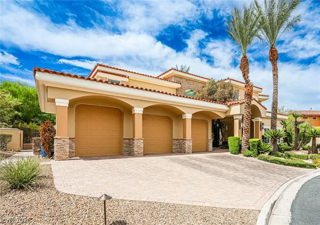 Photo 4 of Single family home for sale at 2 Sardana Ct, Henderson, NV 89011 | MLS# 2813511 | Listing updated on 2026-08-31