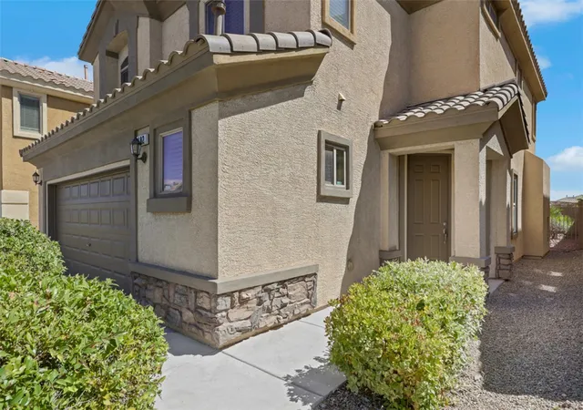 Photo 3 of Sale Pending at 482 Ctr Green Dr, Las Vegas, NV 89148 | MLS# 2811535 | Listing updated on 2026-09-10