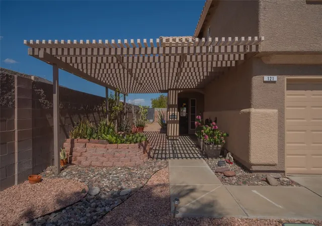 Photo 4 of Sale Pending at 121 Heather Dr, Henderson, NV 89002 | MLS# 2813675 | Listing updated on 2026-09-10