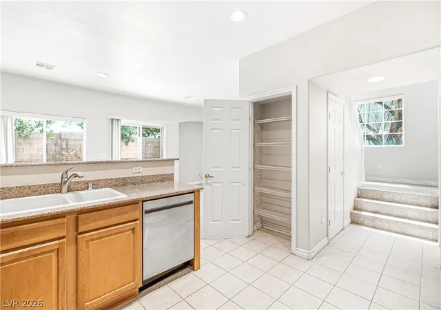 Photo 4 of Townhouse for sale at 250 Cleargirl Ct, Henderson, NV 89052 | MLS# 2813498 | Listing updated on 2026-09-01