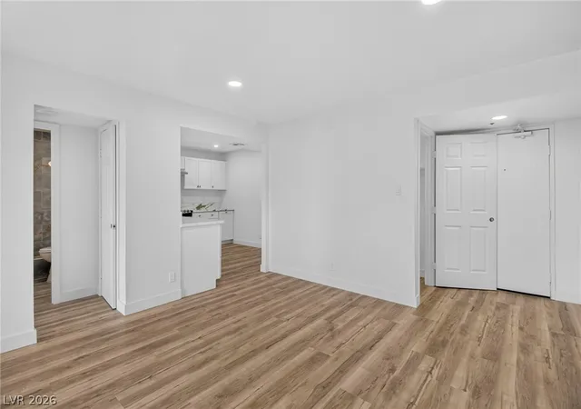 Listing Photo 5 - Condo for sale in building located at 3930 University Ctr Dr, Las Vegas, NV 89119 - Unit #103
