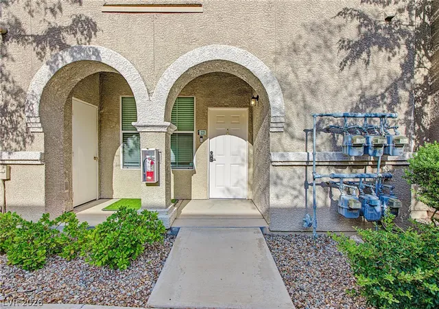 Listing Photo 2 - Condo for sale in building located at 10001 Peace Wy, Las Vegas, NV 89147 - Unit #1221