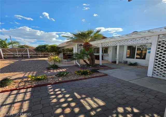 Photo 4 of Single family home for sale at 320 New Hope Dr, Henderson, NV 89014 | MLS# 2813974 | Listing updated on 2026-09-13