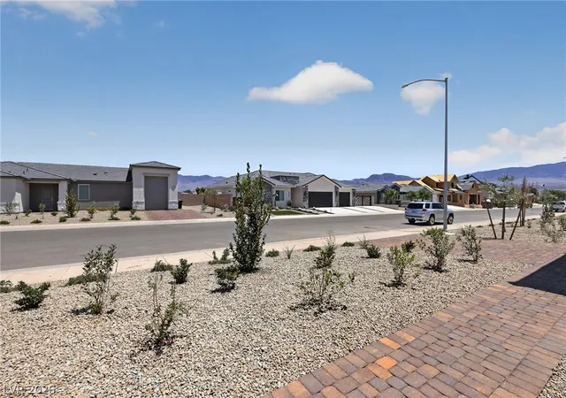 Photo 3 of Single family home for sale at 327 Sam Way, Mesquite, NV 89027 | MLS# 2814001 | Listing updated on 2026-10-06