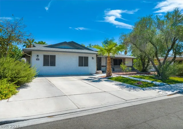 Photo 3 of Single family home for sale at 2402 El Tesoro Ct, Henderson, NV 89014 | MLS# 2814487 | Listing updated on 2026-09-11