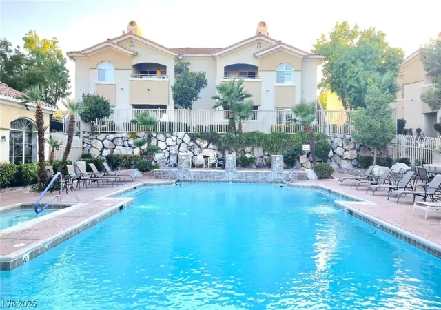 Listing Photo 4 - Condo for sale in building located at 10001 Crimson Palisades Pl, Las Vegas, NV 89144 - Unit #103