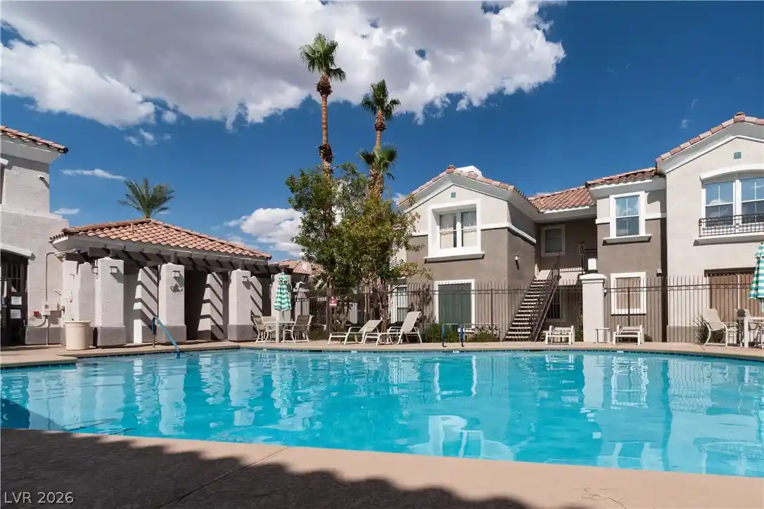 Listing Photo 2 - Condo for sale in 2325 Windmill Pkwy located at 2325 Windmill Pkwy, Henderson, NV 89074 - Unit #1214
