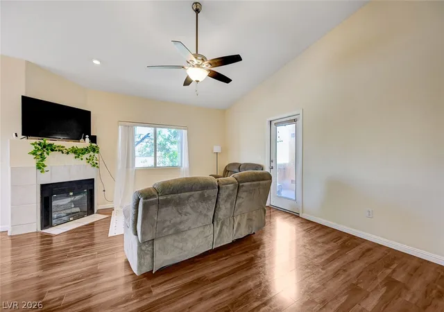 Listing Photo 4 - Condo for sale in building located at 900 Heavenly Hls Ct, Las Vegas, NV 89145 - Unit #213