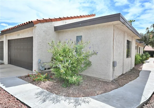 Photo 2 of Townhouse for sale at 3133 Pradera Cir, Las Vegas, NV 89121 | MLS# 2814485 | Listing updated on 2026-09-29