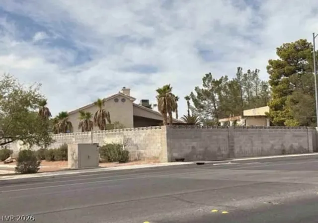 Photo 2 of Single family home for sale at 1830 Del Font Ct, Las Vegas, NV 89117 | MLS# 2816035 | Listing updated on 2026-09-04
