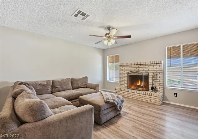 Photo 3 of Sale Pending at 516 N Summit Dr, Henderson, NV 89002 | MLS# 2816016 | Listing updated on 2026-09-24