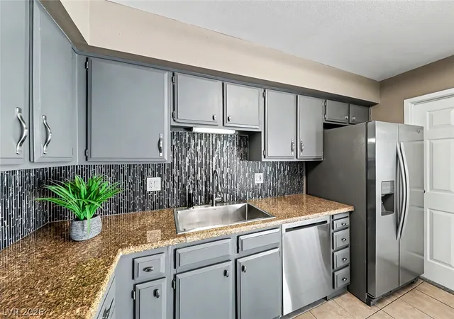 Photo 2 of Townhouse for sale at 572 Willow Green Dr, Las Vegas, NV 89169 | MLS# 2813510 | Listing updated on 2026-09-04