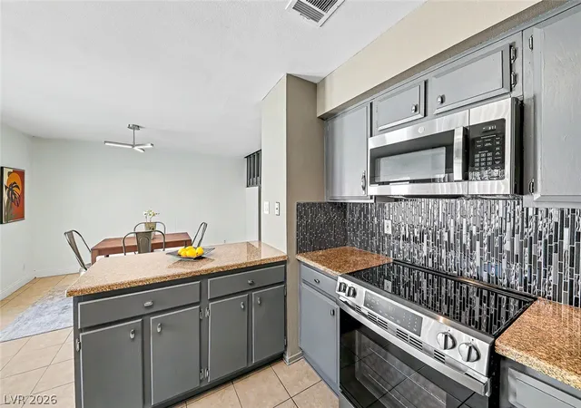 Photo 4 of Townhouse for sale at 572 Willow Green Dr, Las Vegas, NV 89169 | MLS# 2813510 | Listing updated on 2026-09-04