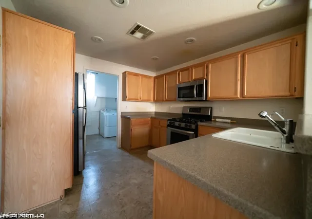 Listing Photo 4 - Condo for sale in building located at 3850 Belle Glade St, Las Vegas, NV 89129 - Unit #102