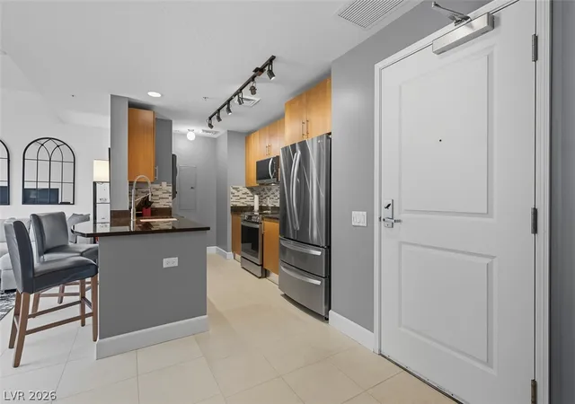 Listing Photo 4 - Condo for sale in Allure located at 200 W Sahara Ave, Las Vegas, NV 89102 - Unit #1405