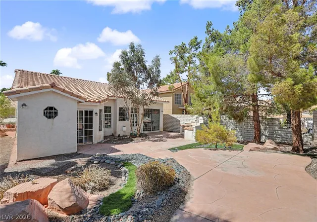 Photo 3 of Sale Pending at 88 Myrtle Beach Dr, Henderson, NV 89074 | MLS# 2814501 | Listing updated on 2026-09-17