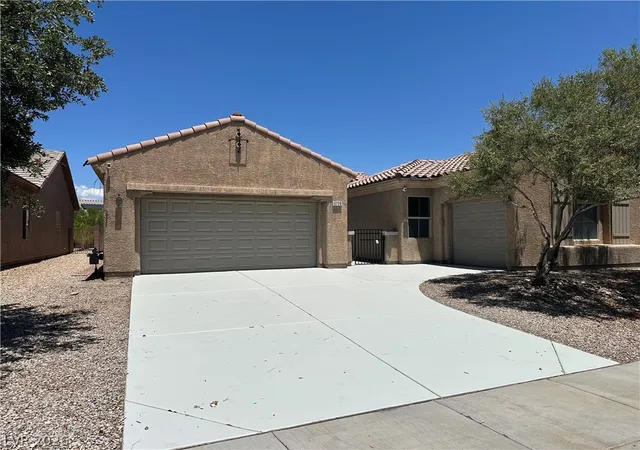 Photo 2 of Single family home for sale at 5728 Flying Birdie Ave, Las Vegas, NV 89122 | MLS# 2816481 | Listing updated on 2026-09-09