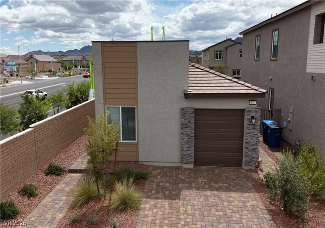 Photo 3 of Single family home for sale at 101 Cameron Chase Ave, Henderson, NV 89011 | MLS# 2817140 | Listing updated on 2026-09-10