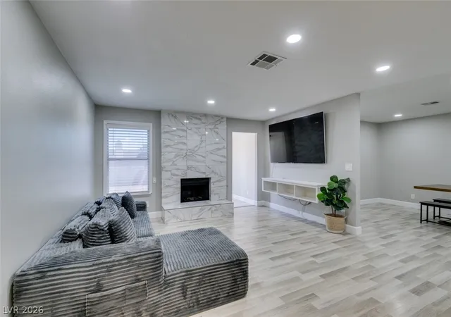 Photo 3 of Single family home for sale at 847 Shoreview Dr, Henderson, NV 89002 | MLS# 2817395 | Listing updated on 2026-09-10