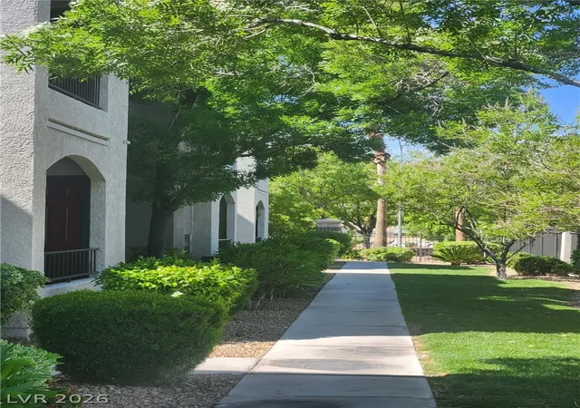 Listing Photo 4 - Condo for sale in building located at 950 Seven Hls Dr, Henderson, NV 89052 - Unit #2425