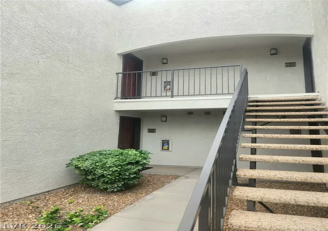 Listing Photo 5 - Condo for sale in building located at 950 Seven Hls Dr, Henderson, NV 89052 - Unit #2425