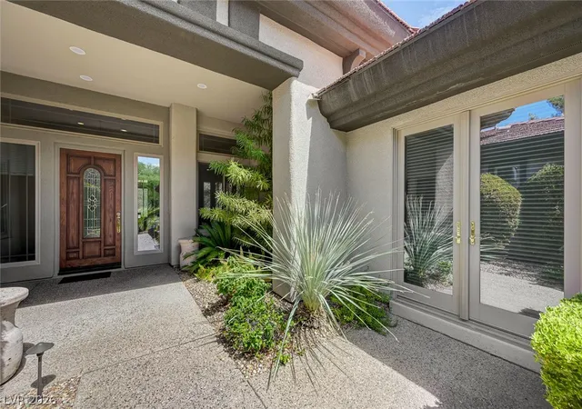 Photo 2 of Single family home for sale at 8 Starbrook Dr, Henderson, NV 89052 | MLS# 2817084 | Listing updated on 2026-09-11