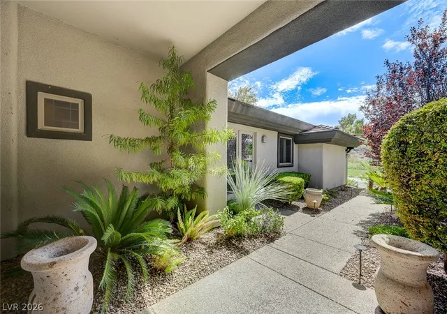 Photo 3 of Single family home for sale at 8 Starbrook Dr, Henderson, NV 89052 | MLS# 2817084 | Listing updated on 2026-09-11