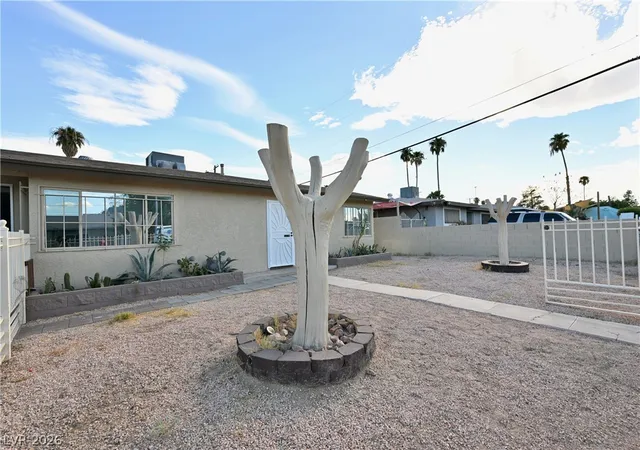 Photo 3 of Sale Pending at 2300 Isabelle Ave, Las Vegas, NV 89101 | MLS# 2817436 | Listing updated on 2026-09-13