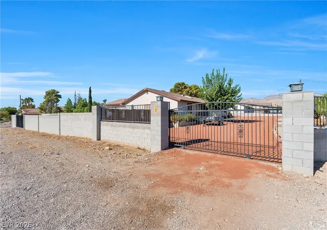 Photo 2 of Single family home for sale at 9015 W Hammer Ln, Las Vegas, NV 89149 | MLS# 2816976 | Listing updated on 2026-09-11