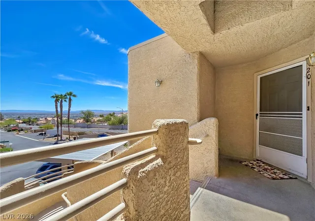 Listing Photo 4 - Condo for sale in building located at 2240 Highpointe Dr, Laughlin, NV 89029 - Unit #201