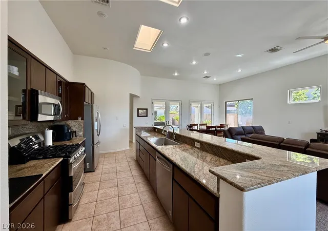 Photo 4 of Single family home for sale at 29 Braelinn Dr, Henderson, NV 89052 | MLS# 2817016 | Listing updated on 2026-09-11