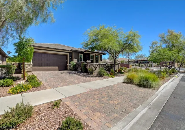 Photo 3 of Single family home for sale at 1098 N Water St, Henderson, NV 89011 | MLS# 2818090 | Listing updated on 2026-09-12
