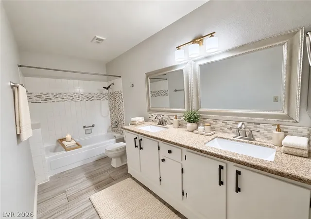 Listing Photo 4 - Condo for sale in building located at 5141 Pioneer Ave, Las Vegas, NV 89146 - Unit #101